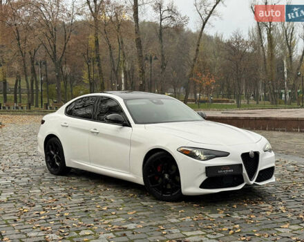 Белый Альфа Ромео Джулия, объемом двигателя 2 л и пробегом 40 тыс. км за 24999 $, фото 94 на Automoto.ua
