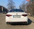 Белый Альфа Ромео Джулия, объемом двигателя 2 л и пробегом 73 тыс. км за 25900 $, фото 5 на Automoto.ua