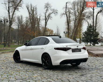 Белый Альфа Ромео Джулия, объемом двигателя 2 л и пробегом 40 тыс. км за 24999 $, фото 57 на Automoto.ua