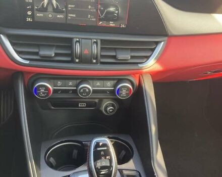 Белый Альфа Ромео Джулия, объемом двигателя 2 л и пробегом 73 тыс. км за 25900 $, фото 10 на Automoto.ua