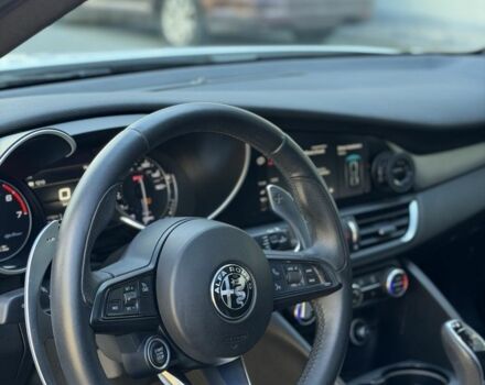 Білий Альфа Ромео Джулія, об'ємом двигуна 2 л та пробігом 129 тис. км за 20896 $, фото 10 на Automoto.ua