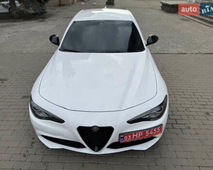Белый Альфа Ромео Джулия, объемом двигателя 2 л и пробегом 110 тыс. км за 25000 $, фото 24 на Automoto.ua