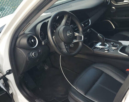 Альфа Ромео Джулія 2020 у Києві на Automoto.ua Білий Альфа Ромео Джулія, об'ємом двигуна 2 л та пробігом 50 тис. км за 18650 $, фото 20 на Automoto.ua