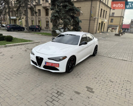 Белый Альфа Ромео Джулия, объемом двигателя 2 л и пробегом 110 тыс. км за 19000 $, фото 5 на Automoto.ua