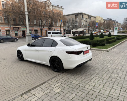 Белый Альфа Ромео Джулия, объемом двигателя 2 л и пробегом 110 тыс. км за 19000 $, фото 8 на Automoto.ua
