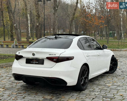 Білий Альфа Ромео Джулія, об'ємом двигуна 2 л та пробігом 40 тис. км за 22999 $, фото 60 на Automoto.ua