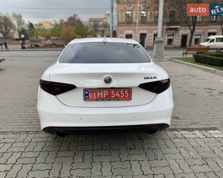 Белый Альфа Ромео Джулия, объемом двигателя 2 л и пробегом 110 тыс. км за 25000 $, фото 11 на Automoto.ua