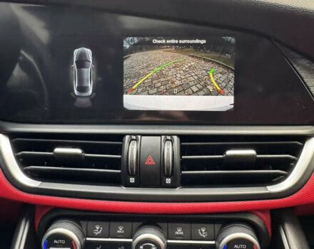 Білий Альфа Ромео Джулія, об'ємом двигуна 2 л та пробігом 40 тис. км за 22999 $, фото 79 на Automoto.ua