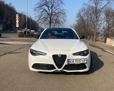 Белый Альфа Ромео Джулия, объемом двигателя 2 л и пробегом 73 тыс. км за 25900 $, фото 1 на Automoto.ua