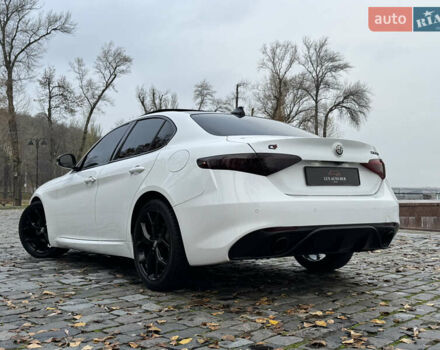 Белый Альфа Ромео Джулия, объемом двигателя 2 л и пробегом 40 тыс. км за 24999 $, фото 64 на Automoto.ua