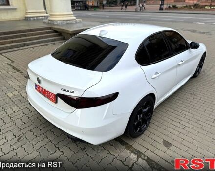 Белый Альфа Ромео Джулия, объемом двигателя 2 л и пробегом 110 тыс. км за 25000 $, фото 3 на Automoto.ua