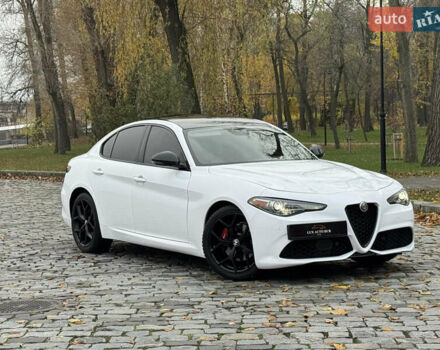 Білий Альфа Ромео Джулія, об'ємом двигуна 2 л та пробігом 40 тис. км за 22999 $, фото 48 на Automoto.ua