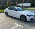 Белый Альфа Ромео Джулия, объемом двигателя 2 л и пробегом 84 тыс. км за 21600 $, фото 4 на Automoto.ua