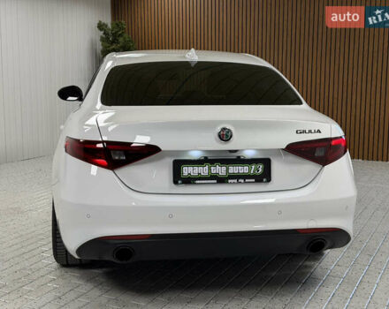 Белый Альфа Ромео Джулия, объемом двигателя 2 л и пробегом 55 тыс. км за 23000 $, фото 50 на Automoto.ua