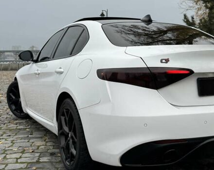 Білий Альфа Ромео Джулія, об'ємом двигуна 2 л та пробігом 40 тис. км за 22999 $, фото 81 на Automoto.ua