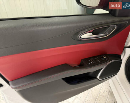 Белый Альфа Ромео Джулия, объемом двигателя 2 л и пробегом 55 тыс. км за 23000 $, фото 28 на Automoto.ua