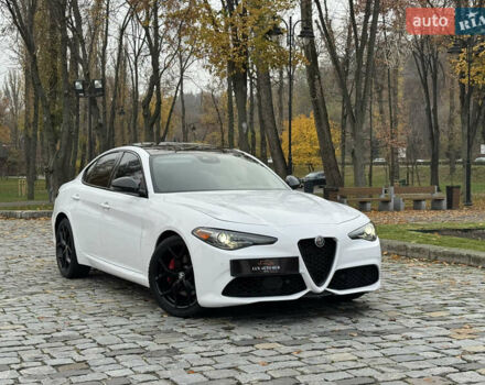 Белый Альфа Ромео Джулия, объемом двигателя 2 л и пробегом 40 тыс. км за 24999 $, фото 61 на Automoto.ua