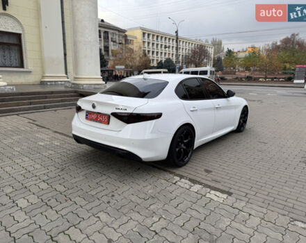 Белый Альфа Ромео Джулия, объемом двигателя 2 л и пробегом 110 тыс. км за 19000 $, фото 16 на Automoto.ua