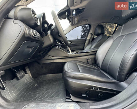 Білий Альфа Ромео Джулія, об'ємом двигуна 2 л та пробігом 110 тис. км за 20000 $, фото 52 на Automoto.ua