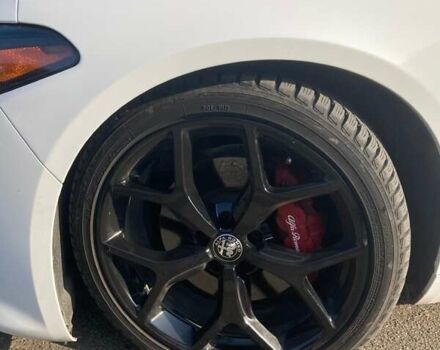 Белый Альфа Ромео Джулия, объемом двигателя 2 л и пробегом 73 тыс. км за 25900 $, фото 11 на Automoto.ua