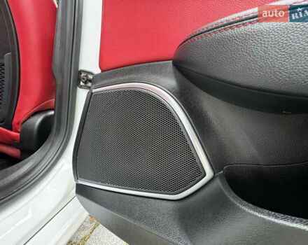 Білий Альфа Ромео Джулія, об'ємом двигуна 2 л та пробігом 40 тис. км за 22999 $, фото 119 на Automoto.ua