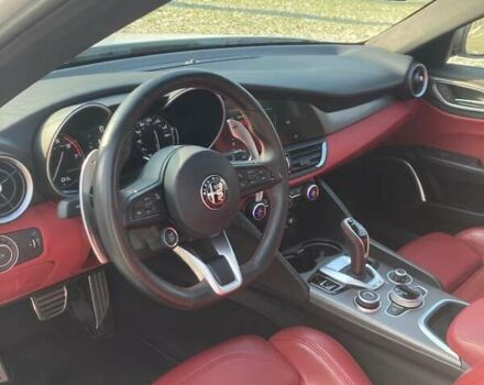 Белый Альфа Ромео Джулия, объемом двигателя 2 л и пробегом 73 тыс. км за 25900 $, фото 6 на Automoto.ua