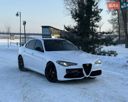 Білий Альфа Ромео Джулія, об'ємом двигуна 2 л та пробігом 40 тис. км за 22999 $, фото 169 на Automoto.ua