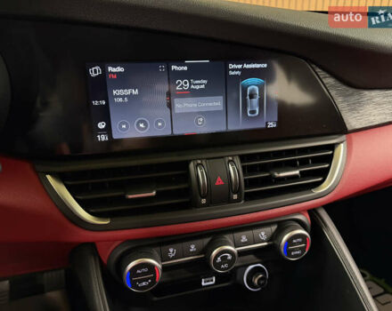 Белый Альфа Ромео Джулия, объемом двигателя 2 л и пробегом 55 тыс. км за 23000 $, фото 20 на Automoto.ua