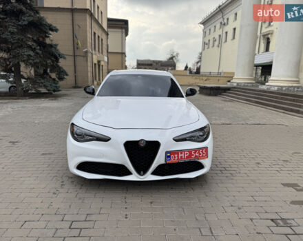 Белый Альфа Ромео Джулия, объемом двигателя 2 л и пробегом 110 тыс. км за 19000 $, фото 1 на Automoto.ua
