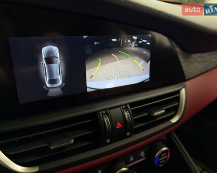 Белый Альфа Ромео Джулия, объемом двигателя 2 л и пробегом 55 тыс. км за 23000 $, фото 19 на Automoto.ua