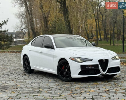 Білий Альфа Ромео Джулія, об'ємом двигуна 2 л та пробігом 40 тис. км за 22999 $, фото 63 на Automoto.ua