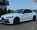 Белый Альфа Ромео Джулия, объемом двигателя 2 л и пробегом 125 тыс. км за 21900 $, фото 1 на Automoto.ua