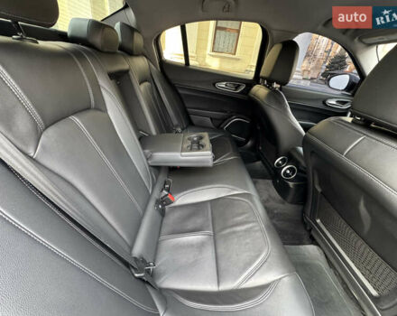 Белый Альфа Ромео Джулия, объемом двигателя 2 л и пробегом 110 тыс. км за 25000 $, фото 43 на Automoto.ua