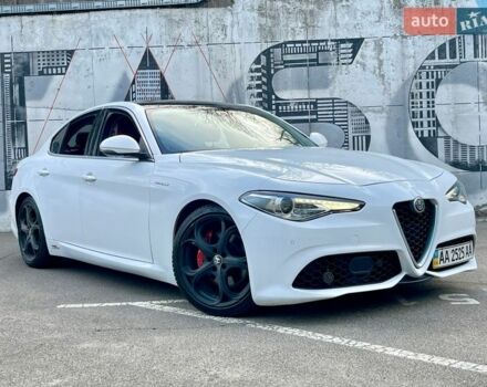 Білий Альфа Ромео Джулія, об'ємом двигуна 2 л та пробігом 74 тис. км за 21500 $, фото 1 на Automoto.ua