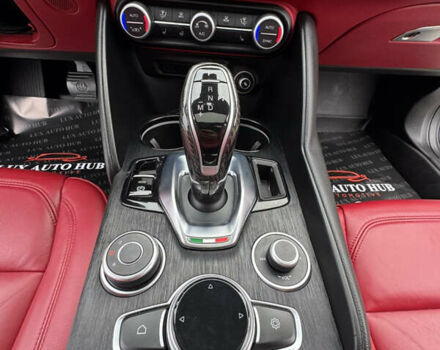 Білий Альфа Ромео Джулія, об'ємом двигуна 2 л та пробігом 40 тис. км за 22999 $, фото 129 на Automoto.ua