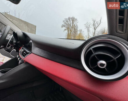 Білий Альфа Ромео Джулія, об'ємом двигуна 2 л та пробігом 40 тис. км за 22999 $, фото 122 на Automoto.ua