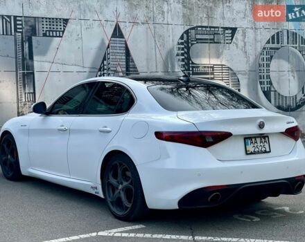 Білий Альфа Ромео Джулія, об'ємом двигуна 2 л та пробігом 74 тис. км за 21500 $, фото 4 на Automoto.ua