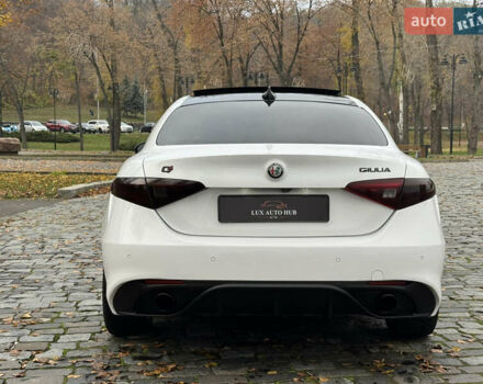 Білий Альфа Ромео Джулія, об'ємом двигуна 2 л та пробігом 40 тис. км за 22999 $, фото 53 на Automoto.ua