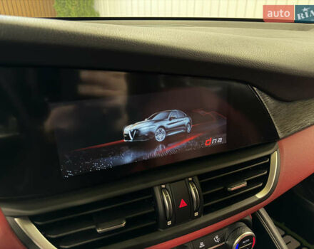 Белый Альфа Ромео Джулия, объемом двигателя 2 л и пробегом 55 тыс. км за 23000 $, фото 23 на Automoto.ua