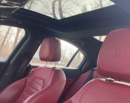 Белый Альфа Ромео Джулия, объемом двигателя 2 л и пробегом 73 тыс. км за 25900 $, фото 8 на Automoto.ua