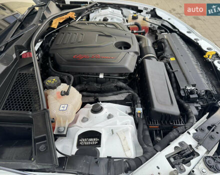 Білий Альфа Ромео Джулія, об'ємом двигуна 2 л та пробігом 110 тис. км за 20000 $, фото 37 на Automoto.ua