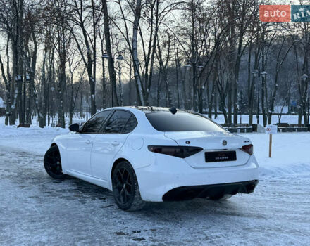 Білий Альфа Ромео Джулія, об'ємом двигуна 2 л та пробігом 40 тис. км за 22999 $, фото 163 на Automoto.ua