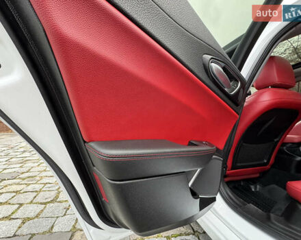 Белый Альфа Ромео Джулия, объемом двигателя 2 л и пробегом 40 тыс. км за 24999 $, фото 36 на Automoto.ua