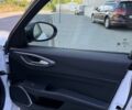 Білий Альфа Ромео Джулія, об'ємом двигуна 2 л та пробігом 129 тис. км за 20896 $, фото 20 на Automoto.ua