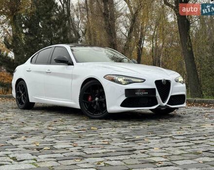 Белый Альфа Ромео Джулия, объемом двигателя 2 л и пробегом 40 тыс. км за 24999 $, фото 49 на Automoto.ua