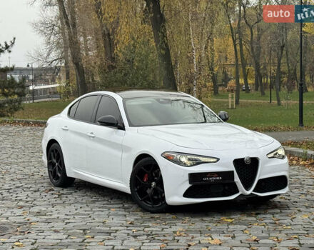 Білий Альфа Ромео Джулія, об'ємом двигуна 2 л та пробігом 40 тис. км за 22999 $, фото 63 на Automoto.ua