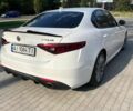 Белый Альфа Ромео Джулия, объемом двигателя 2 л и пробегом 84 тыс. км за 21600 $, фото 5 на Automoto.ua
