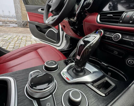 Белый Альфа Ромео Джулия, объемом двигателя 2 л и пробегом 40 тыс. км за 24999 $, фото 121 на Automoto.ua