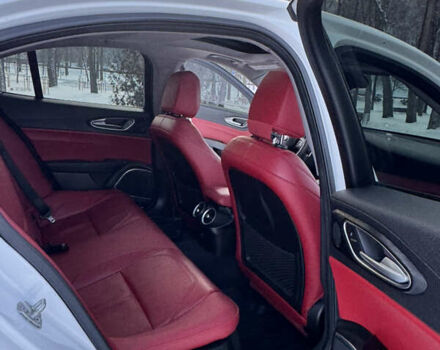 Білий Альфа Ромео Джулія, об'ємом двигуна 2 л та пробігом 40 тис. км за 22999 $, фото 150 на Automoto.ua