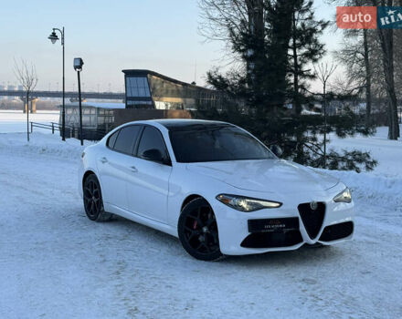 Білий Альфа Ромео Джулія, об'ємом двигуна 2 л та пробігом 40 тис. км за 22999 $, фото 172 на Automoto.ua